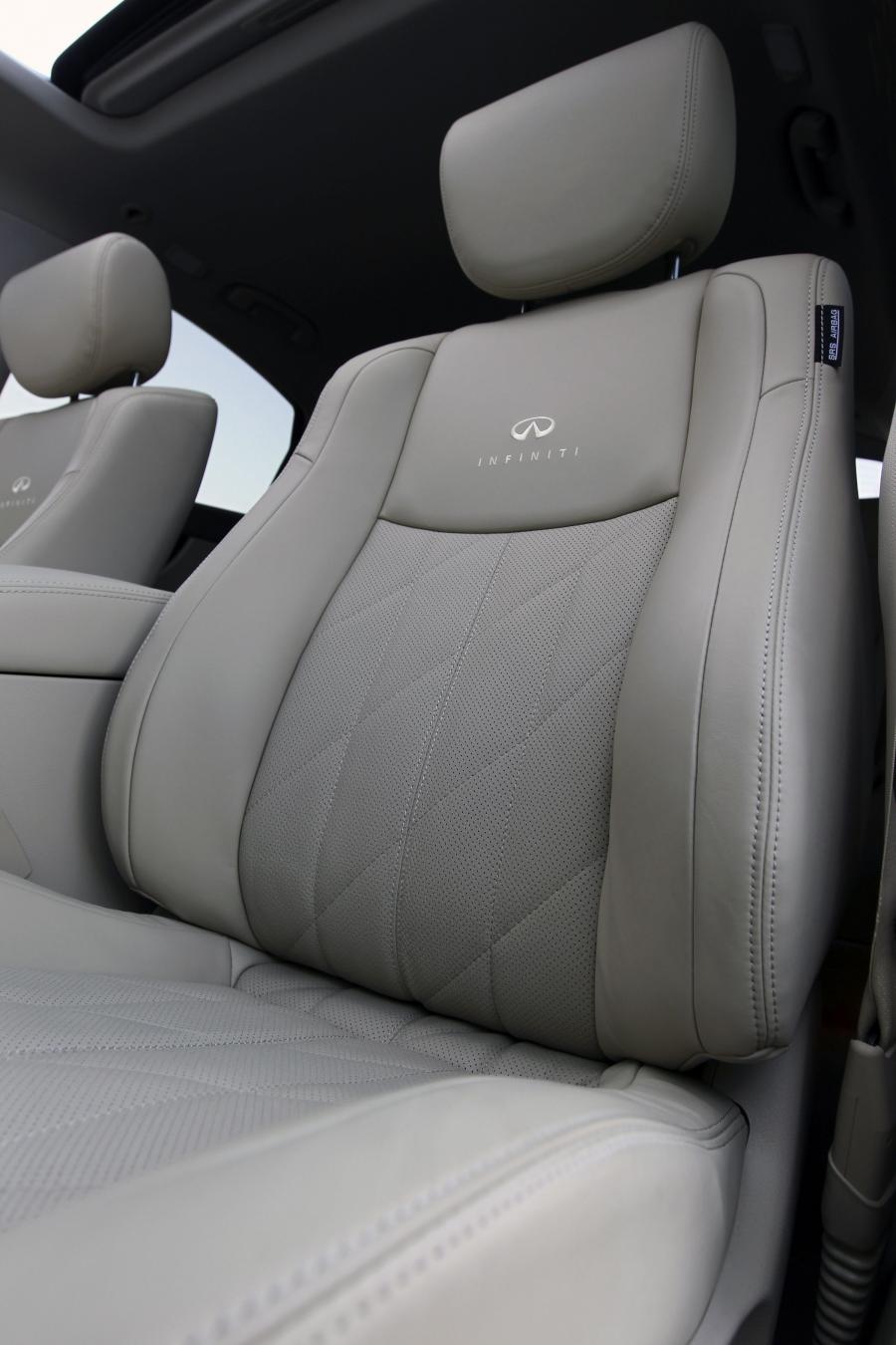  Infiniti FX30d S 2012 года  (фото 3 из 28)
